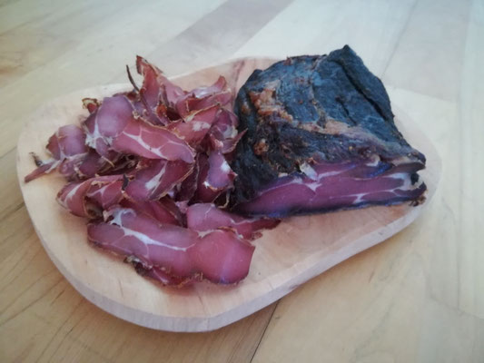 Wildschweinrohschinken aus der eigenen Selch